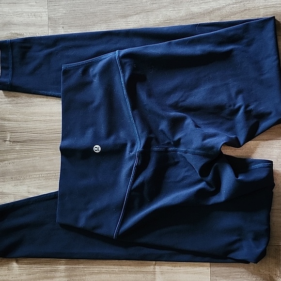 Lululemon navy blue leggings - Picture 5 of 9